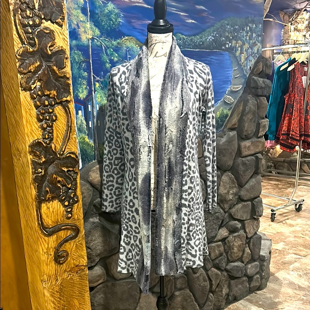 NWT Vine Street Apparel Leopard Print Open Front Cardigan S